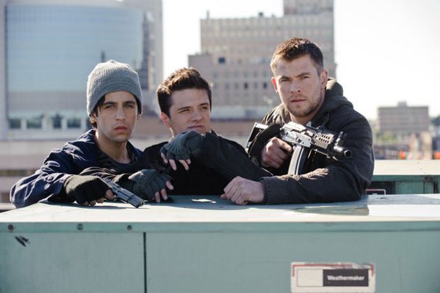 Amanhecer Violento : Fotos Chris Hemsworth, Liam Hemsworth, Josh Peck, Josh Hutcherson
