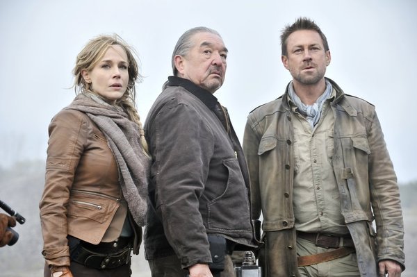 Defiance : Fotos Graham Greene (II), Grant Bowler, Julie Benz