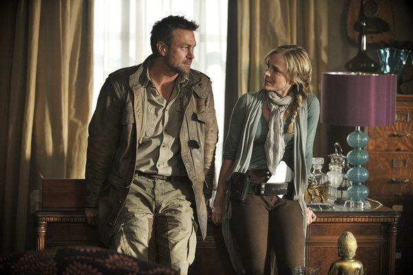 Defiance : Fotos Julie Benz, Grant Bowler