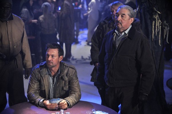 Defiance : Fotos Grant Bowler, Graham Greene (II)