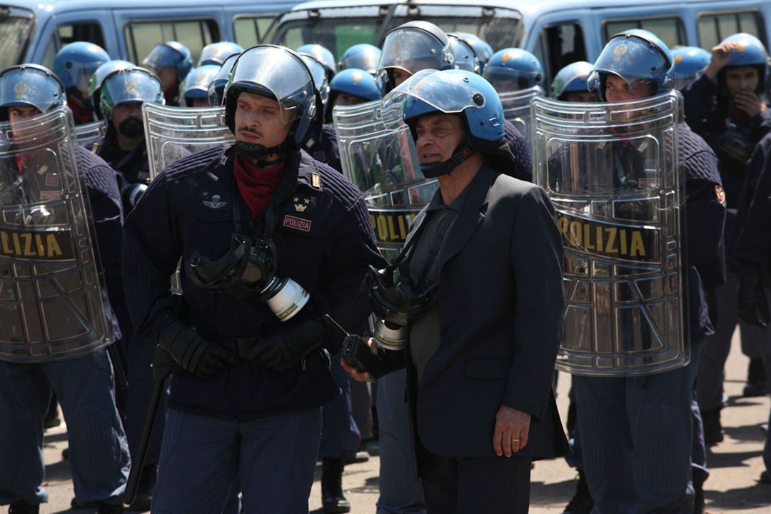 Diaz: Política e Violência : Fotos Claudio Santamaria