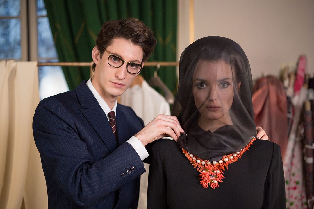 Yves Saint-Laurent : Fotos Charlotte Le Bon, Pierre Niney