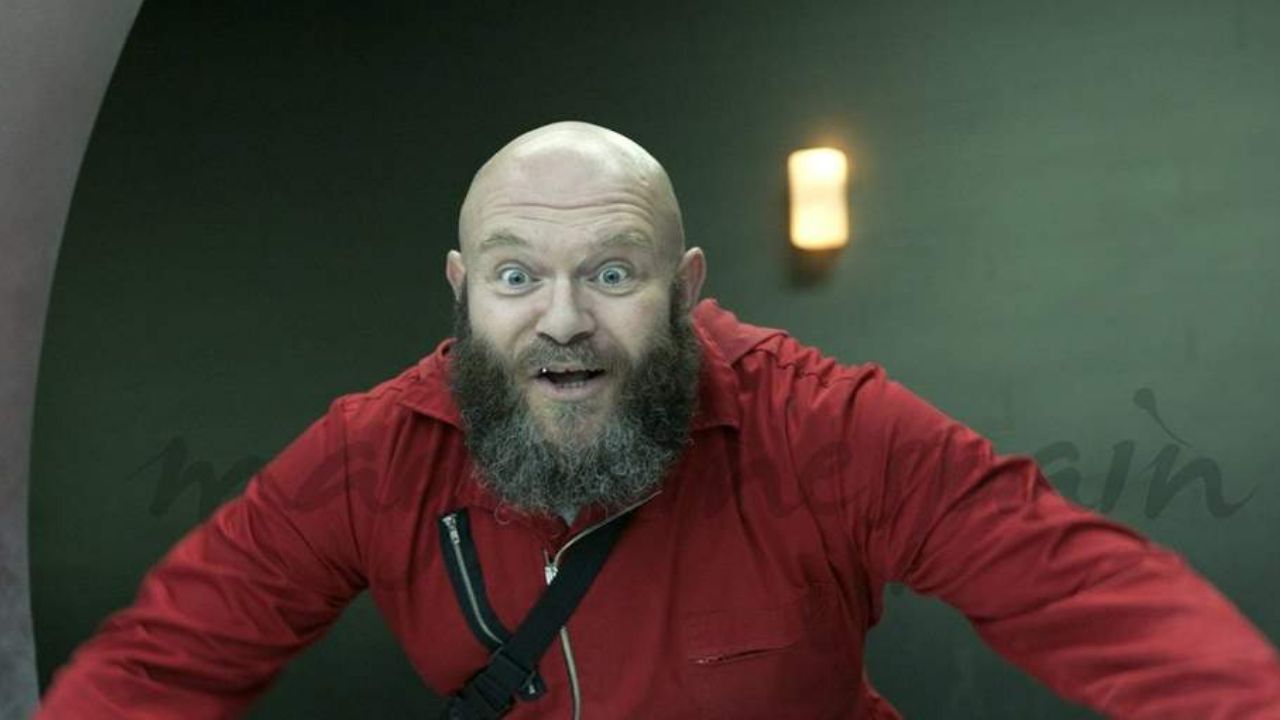 Astro de La Casa de Papel surpreende fãs em avião; CONFIRA O VÍDEO! 27 5698347