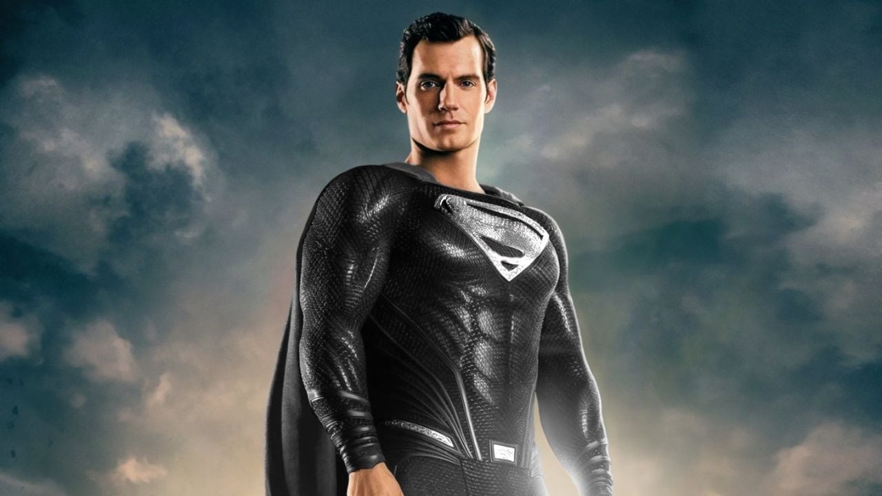 Vejam o fato preto de Super-Homem para o filme da Liga da Justiça