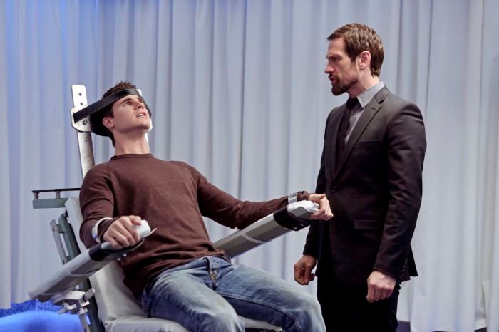 Fotos Robbie Amell, Simon Merrells