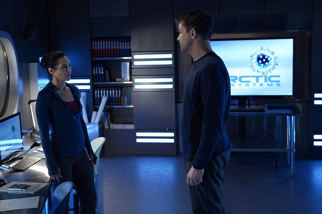 Helix : Fotos Kyra Zagorsky, Billy Campbell