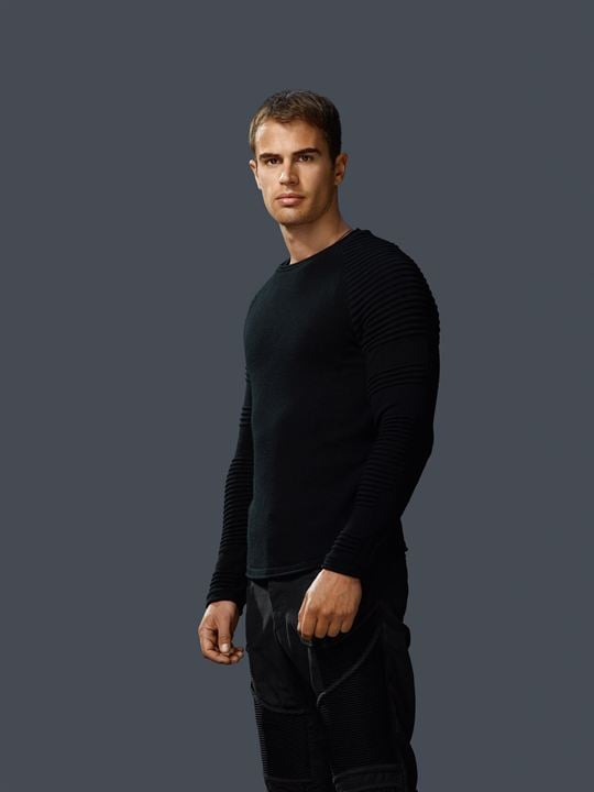 Divergente : Revista Theo James