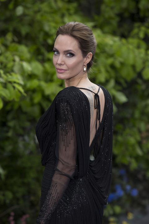 Malévola : Revista Angelina Jolie