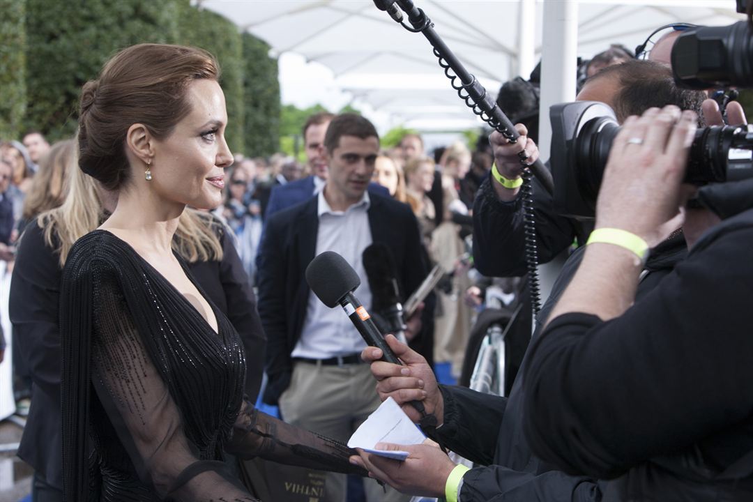 Malévola : Revista Angelina Jolie