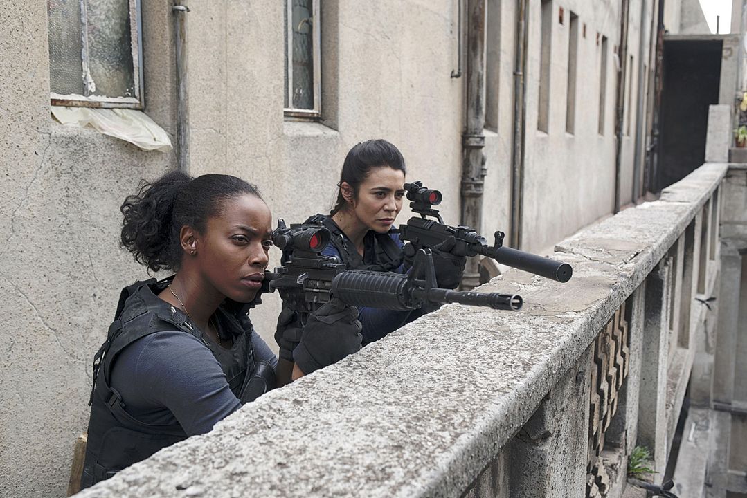Strike Back : Fotos Michelle Lukes, Milauna Jackson