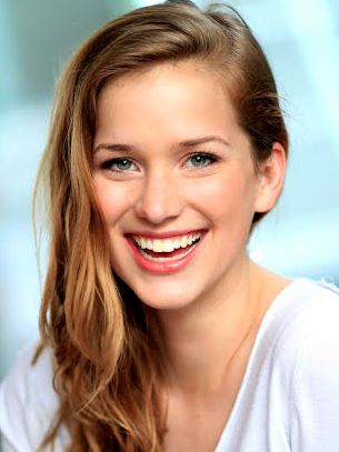 Poster Elizabeth Lail