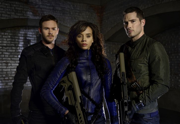 Fotos Luke MacFarlane, Aaron Ashmore, Hannah John-Kamen