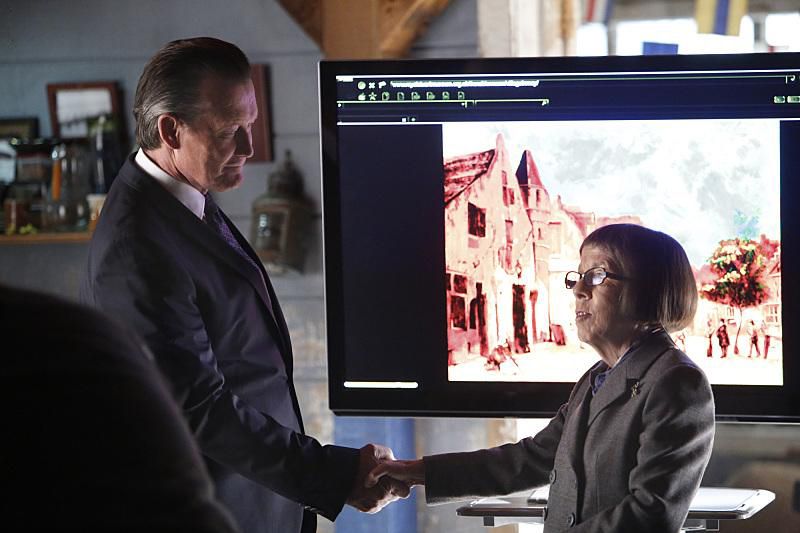 Scorpion : Fotos Linda Hunt, Robert Patrick