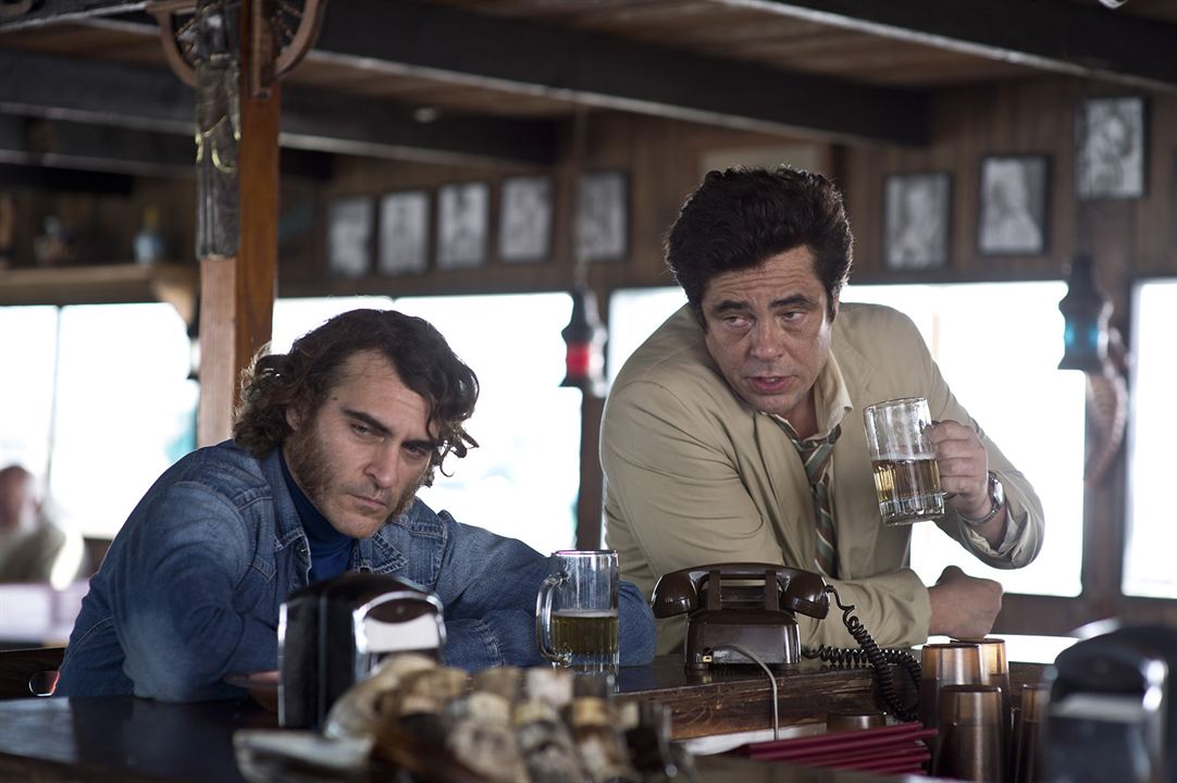 Vício Inerente : Fotos Benicio Del Toro, Joaquin Phoenix