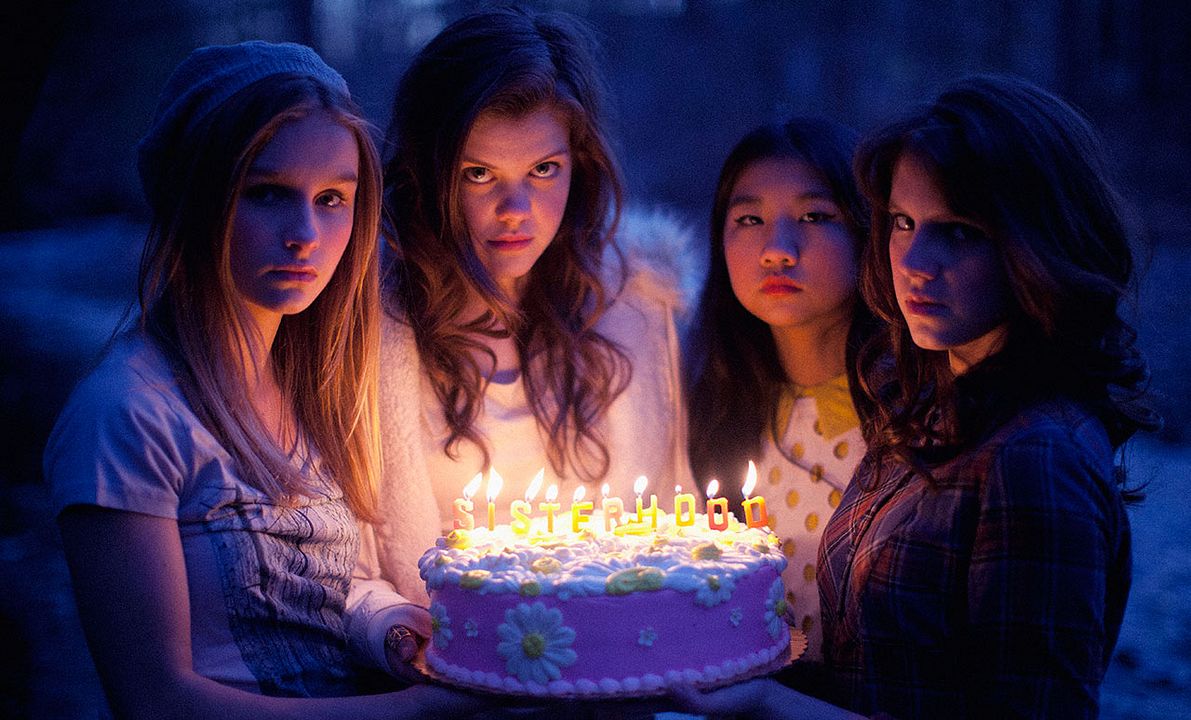 The Sisterhood of Night : Fotos