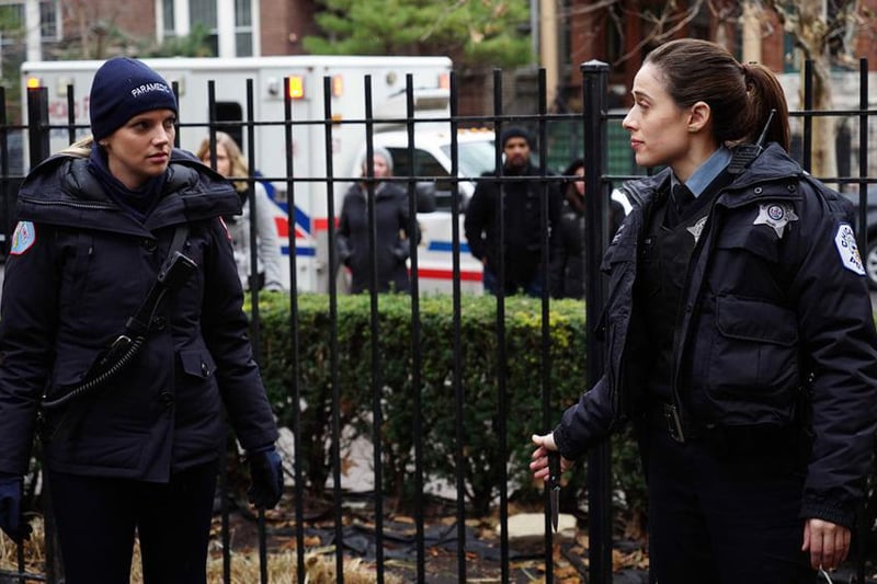 Chicago Fire : Fotos Marina Squerciati, Kara Killmer