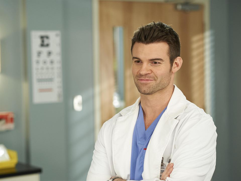 Saving Hope : Fotos Daniel Gillies