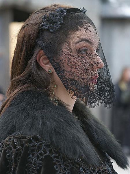 Reign : Fotos Adelaide Kane