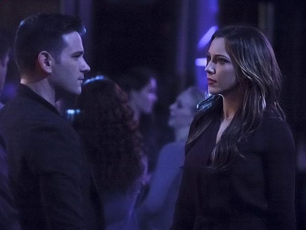 Arrow : Fotos Katie Cassidy, Colin Donnell