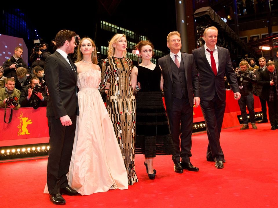 Cinderela : Revista Cate Blanchett, Stellan Skarsgård, Kenneth Branagh, Helena Bonham Carter, Richard Madden, Lily James