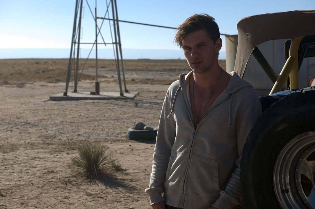 Fora de Alcance : Fotos Jeremy Irvine