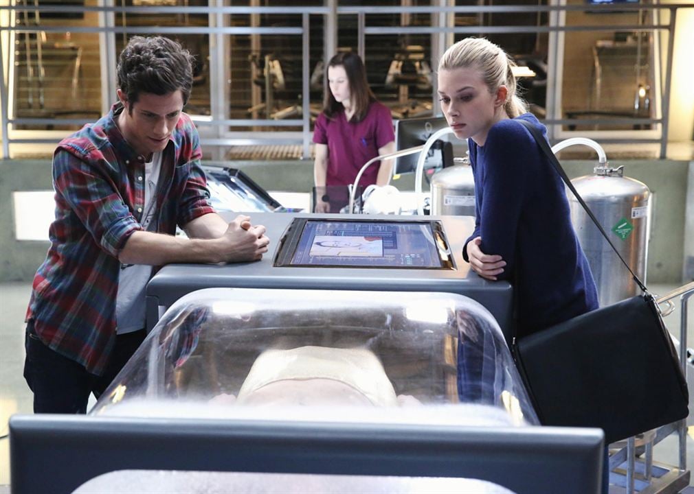 Stitchers : Fotos Emma Ishta, Kyle Harris