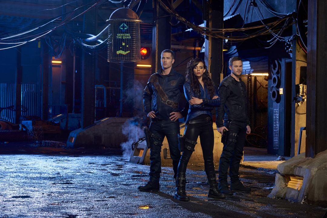 Fotos Hannah John-Kamen, Luke MacFarlane, Aaron Ashmore