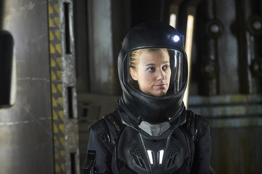 Dark Matter : Fotos Zoie Palmer