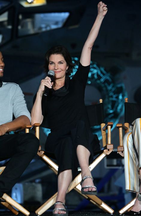 Independence Day: O Ressurgimento : Revista Sela Ward