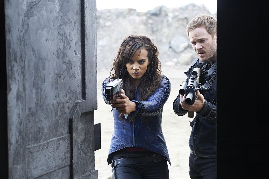 Fotos Aaron Ashmore, Hannah John-Kamen