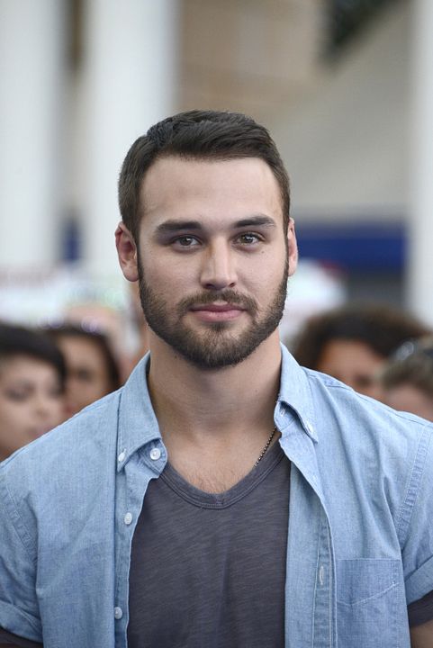 Revista Ryan Guzman