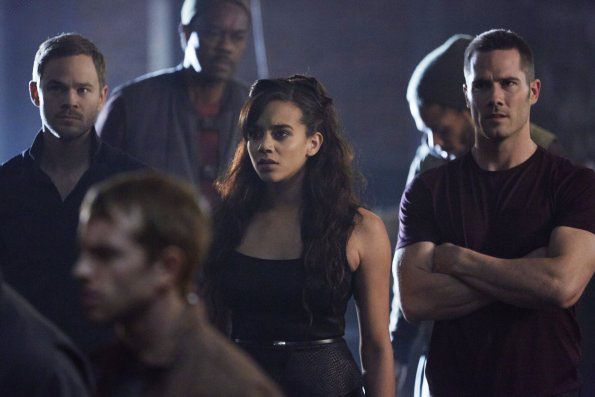 Fotos Aaron Ashmore, Luke MacFarlane, Hannah John-Kamen