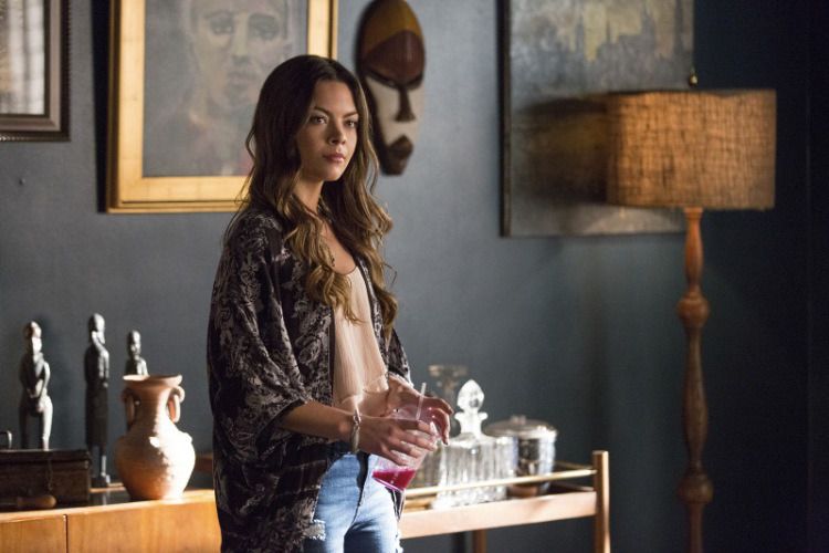 The Vampire Diaries : Fotos Scarlett Byrne