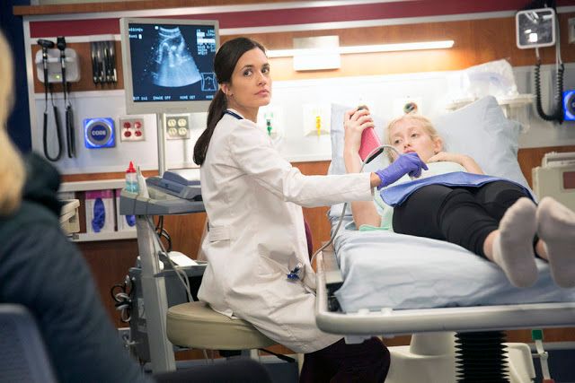 Chicago Med: Atendimento de Emergência : Fotos Torrey DeVitto