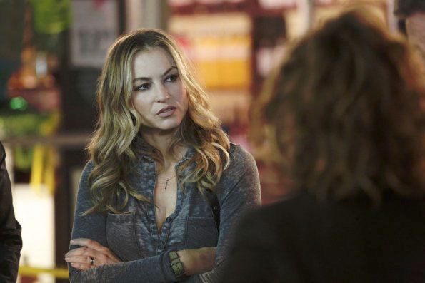 Shades of Blue : Fotos Drea de Matteo