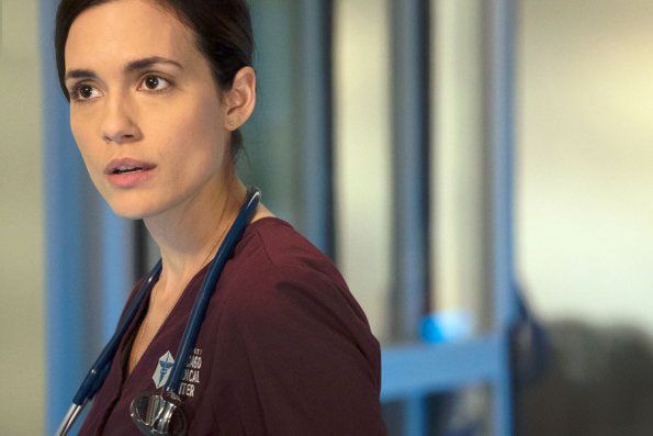 Chicago Med: Atendimento de Emergência : Fotos Torrey DeVitto