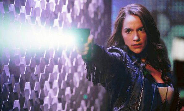 Wynonna Earp: A Maldição dos Renascidos : Fotos Melanie Scrofano