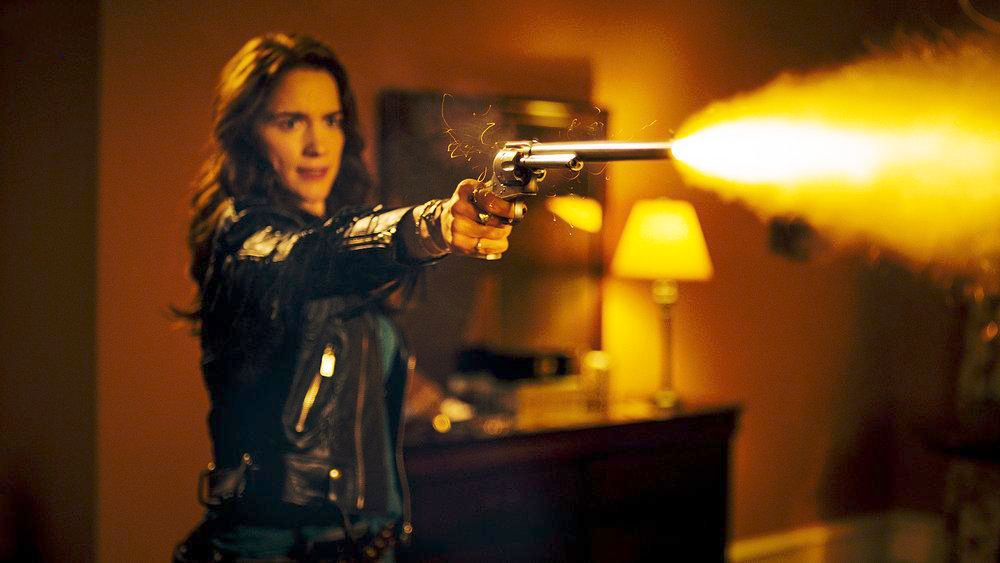 Wynonna Earp: A Maldição dos Renascidos : Fotos Melanie Scrofano
