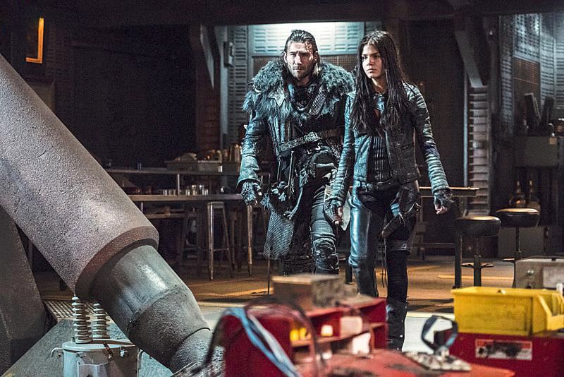The 100 : Poster Marie Avgeropoulos, Zach McGowan