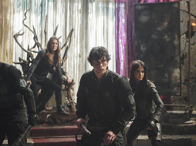 The 100 : Fotos Marie Avgeropoulos, Paige Turco, Bob Morley