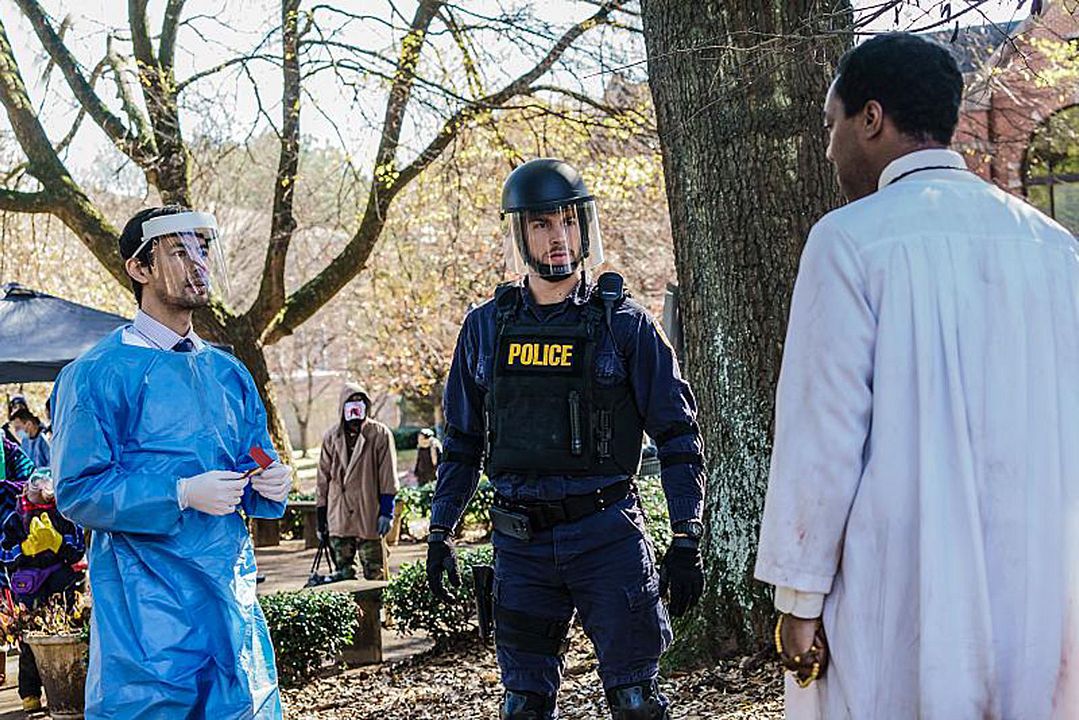 Containment : Fotos George Young, Chris Wood