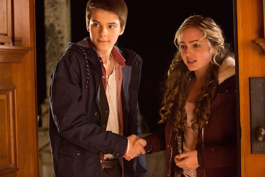 Fantasmas à Solta 3 - Sociedade do Mal : Fotos Corey Fogelmanis, Sophie Reynolds