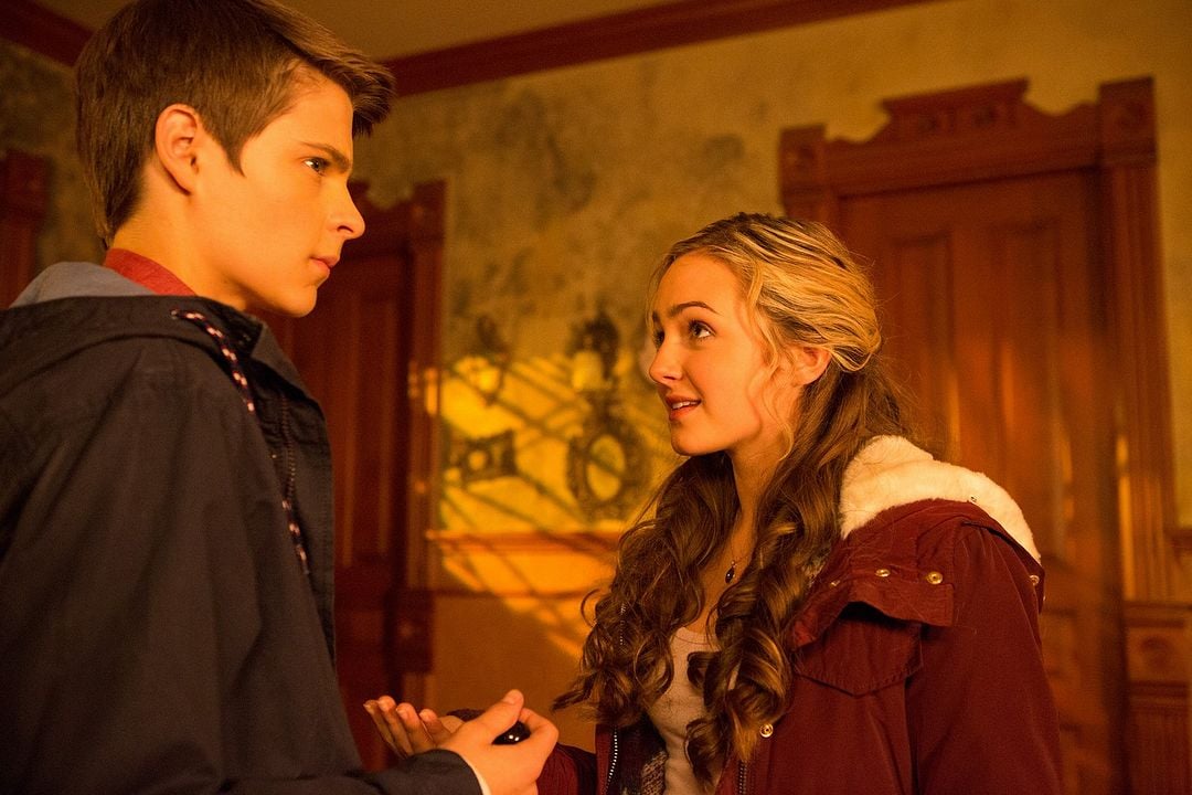 Fantasmas à Solta 3 - Sociedade do Mal : Fotos Corey Fogelmanis, Sophie Reynolds