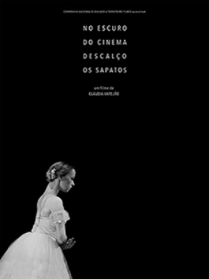 No Escuro do Cinema Descalço os Sapatos : Poster