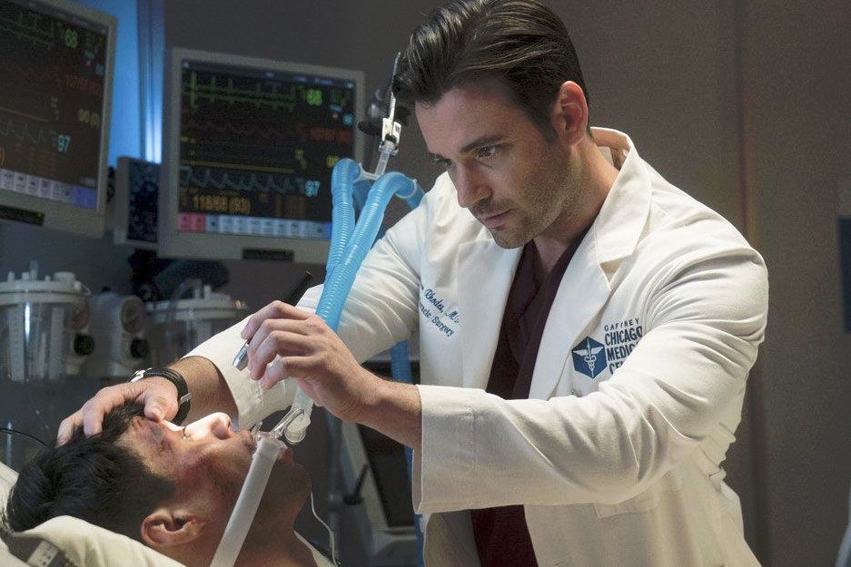 Chicago Med: Atendimento de Emergência : Fotos Colin Donnell