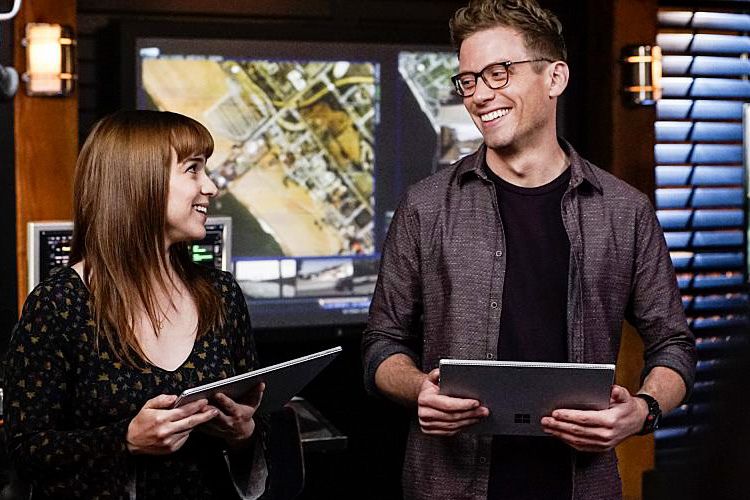 Fotos Barrett Foa, Renee Felice Smith
