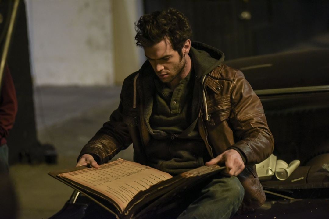 A Maldição da Bela Adormecida : Fotos Ethan Peck