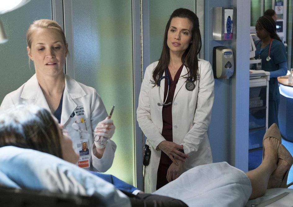 Chicago Med: Atendimento de Emergência : Fotos Torrey DeVitto