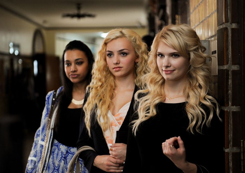 Cool girls - The Outskirts : Foto Claudia Lee, Jeanette Dilone, Peyton List (I)