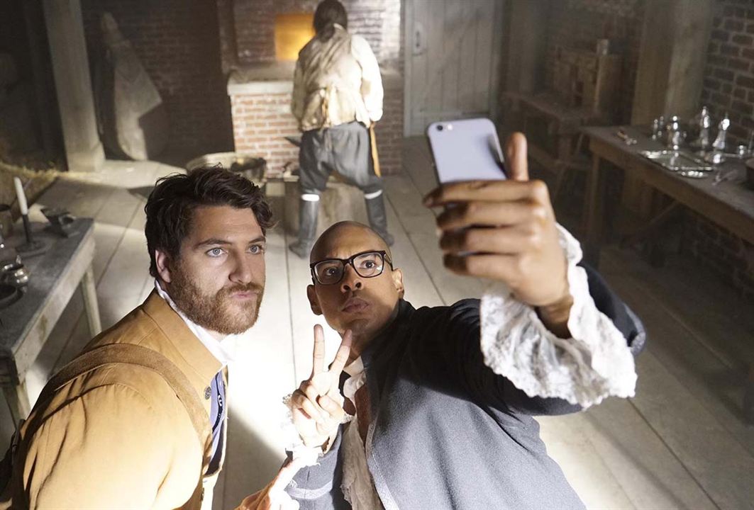 Making History : Fotos Adam Pally, Yassir Lester